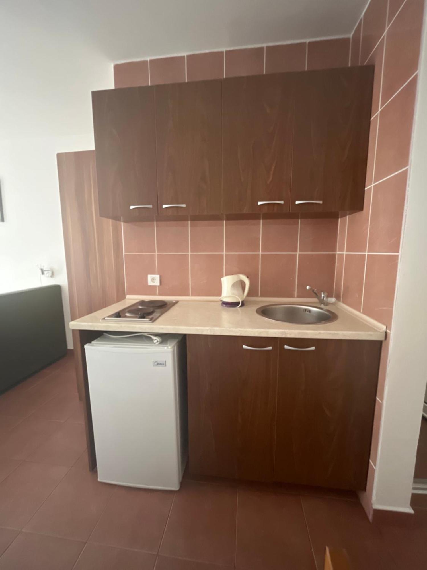 Guest House Perovic Sutomore Bagian luar foto