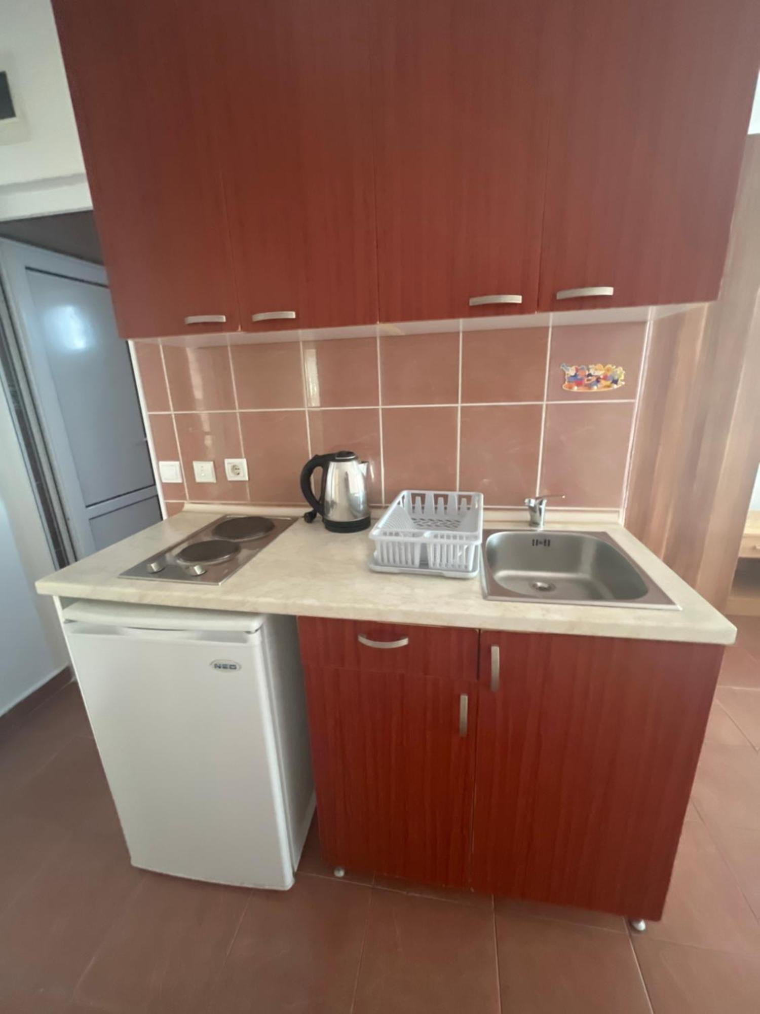Guest House Perovic Sutomore Bagian luar foto