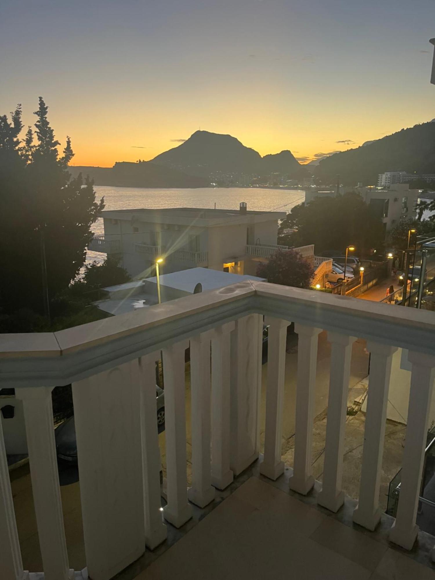 Guest House Perovic Sutomore Bagian luar foto