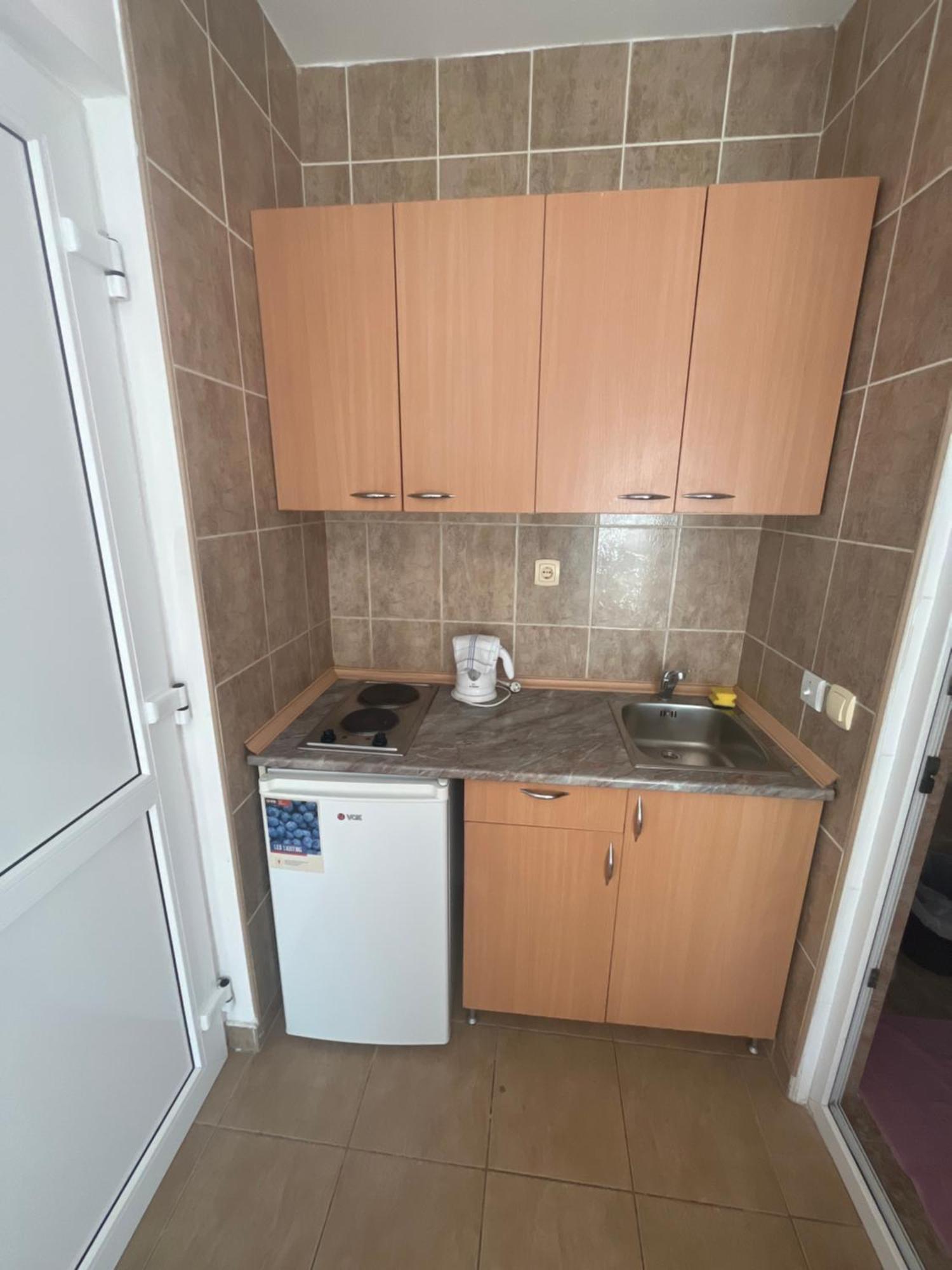 Guest House Perovic Sutomore Bagian luar foto